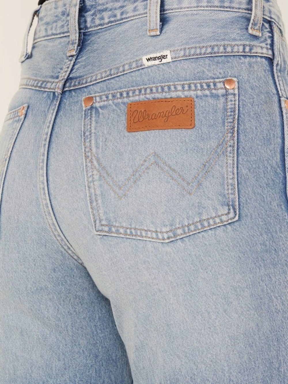 WRANGLER WOMEN'S WANDERER 622 HIGH RISE FLARE JEANS. - Picture 3 of 8